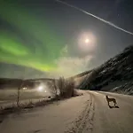 Spacious Riverside With Aurora And Wilderness