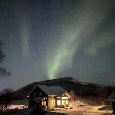 Spacious Riverside With Aurora And Wilderness Villa