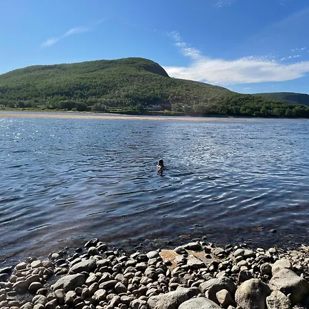 Villa Spacious Riverside With Aurora And Wilderness *