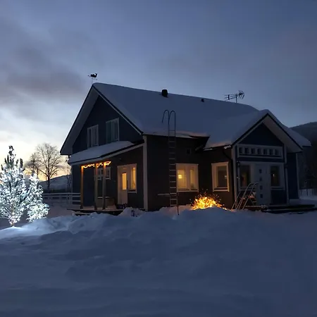 Spacious Riverside With Aurora And Wilderness *