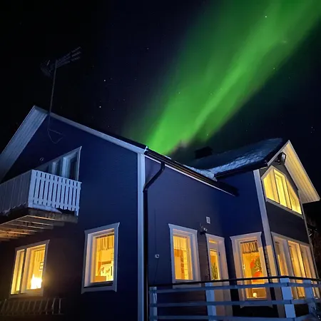 Spacious Riverside With Aurora And Wilderness Villa *