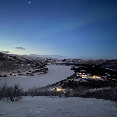 Villa Spacious Riverside With Aurora And Wilderness